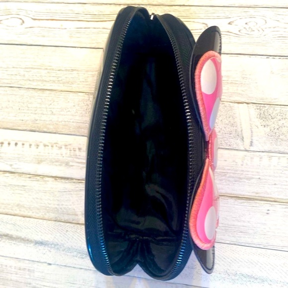New- Lg Minnie Mouse Toiletries / Make-Up Bag - Picture 5 of 7